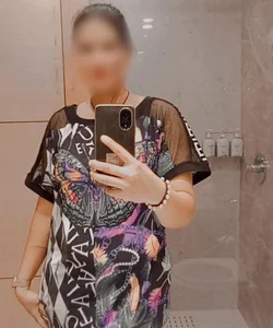 Call Girl Zirakpur Seema